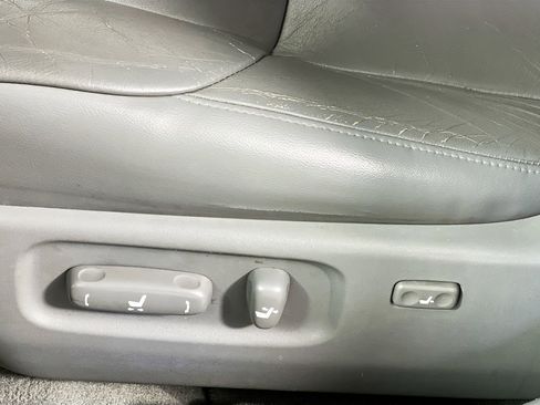 Used 2005 Toyota Avalon XLS image 15