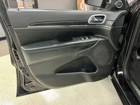 Used 2019 Jeep Grand Cherokee Limited AWD/4WD image 12