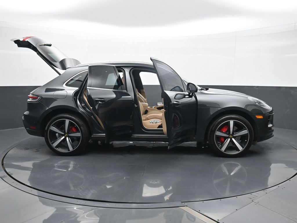 Certified 2022 Porsche Macan S AWD/4WD image 34