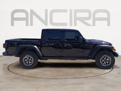 Used 2022 Jeep Gladiator Rubicon w/ Cold Weather Group AWD/4WD image 11