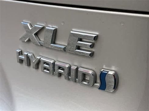 Used 2021 Toyota Venza XLE w/ Softex Package image 11