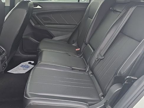 Used 2024 Volkswagen Tiguan SE image 15