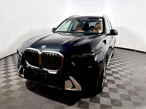 Used 2024 BMW X7 xDrive40i AWD/4WD image 3
