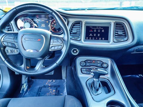 Used 2023 Dodge Challenger SXT image 3