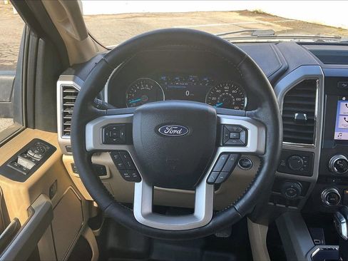 Used 2017 Ford F150 Lariat w/ Equipment Group 502A Luxury image 10