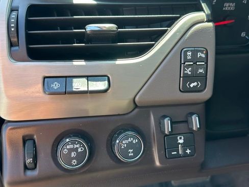 Used 2018 GMC Yukon XL Denali w/ Denali Ultimate Package AWD/4WD image 18