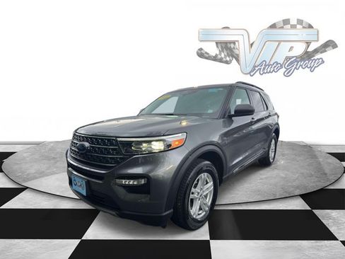 Used 2023 Ford Explorer XLT w/ Equipment Group 202A AWD/4WD image 4