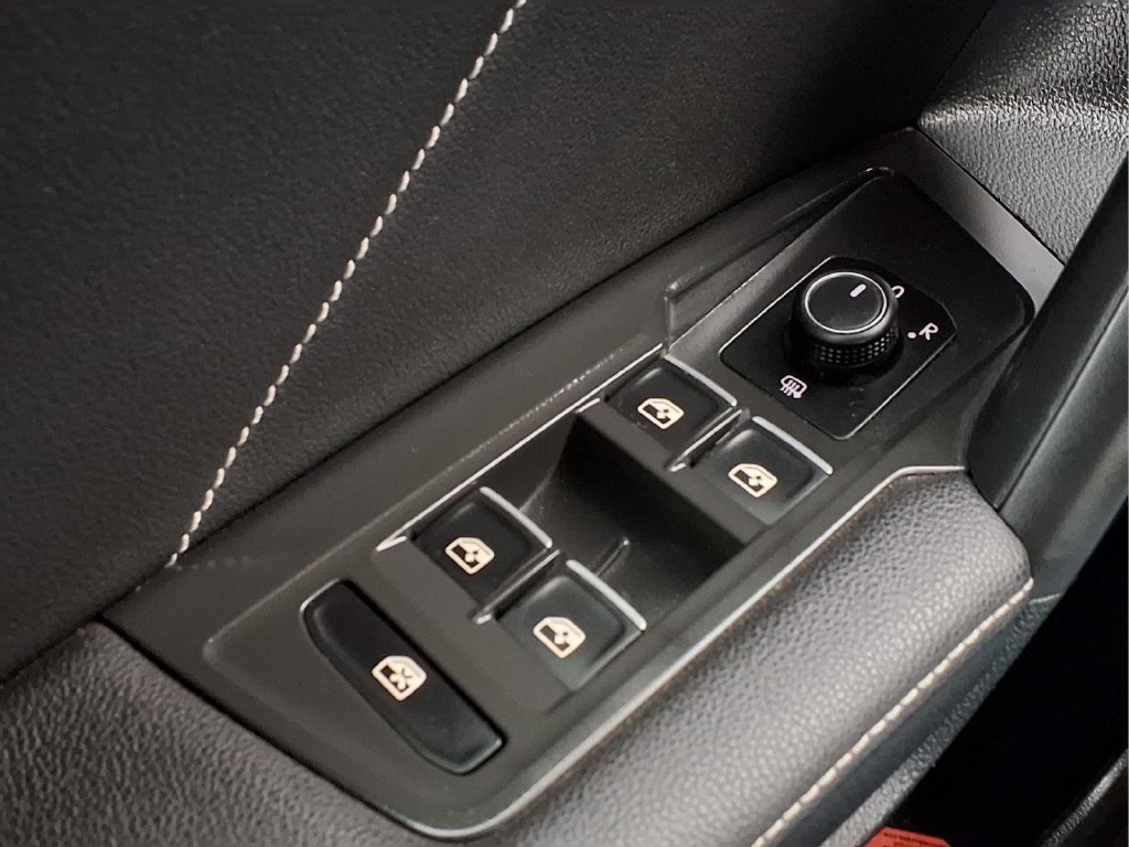 Used 2022 Volkswagen Tiguan SE FWD image 11