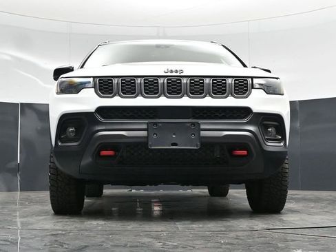 Used 2025 Jeep Compass Trailhawk AWD/4WD image 54