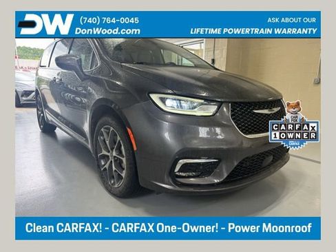 Used 2021 Chrysler Pacifica Limited w/ Uconnect Theater Family Group AWD/4WD image 1