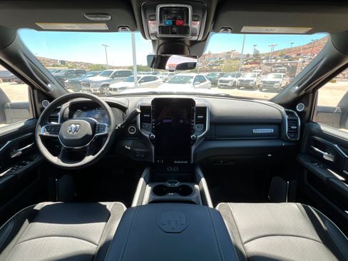 New 2026 RAM 2500 Laramie AWD/4WD image 9
