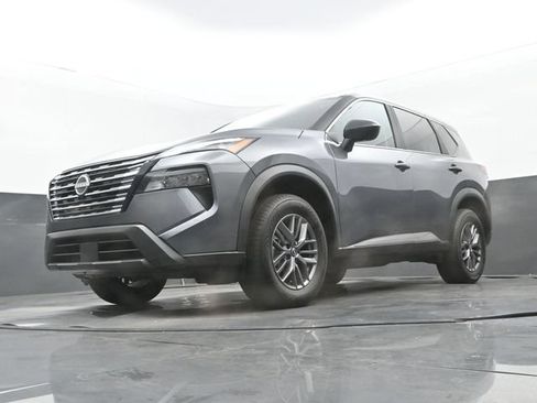 Used 2026 Nissan Rogue S FWD image 12