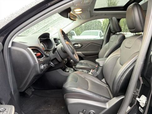 Used 2022 Jeep Cherokee Limited AWD/4WD image 11