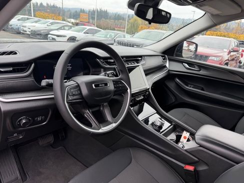 Used 2024 Jeep Grand Cherokee Laredo X w/ Trailer Tow Package image 16