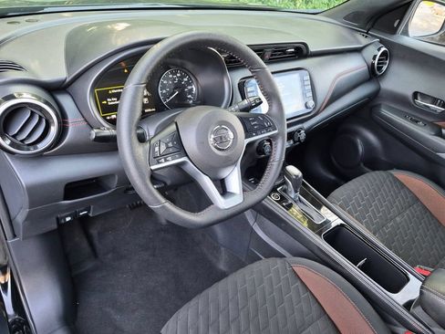 Used 2021 Nissan Kicks SR FWD image 10