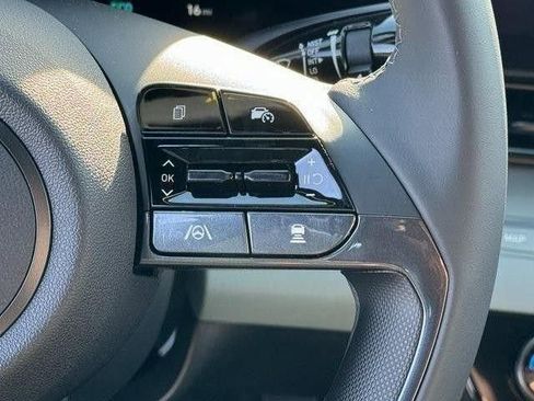 Used 2025 Hyundai Elantra Limited FWD image 22
