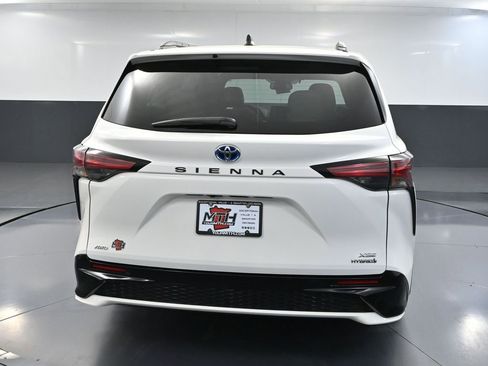 Used 2024 Toyota Sienna XSE AWD/4WD image 5