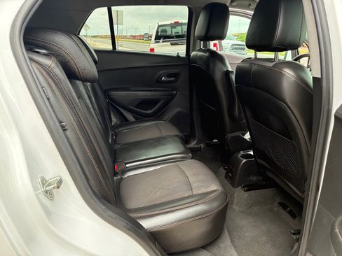 Used 2019 Chevrolet Trax LT w/ LT Convenience Package AWD/4WD image 32