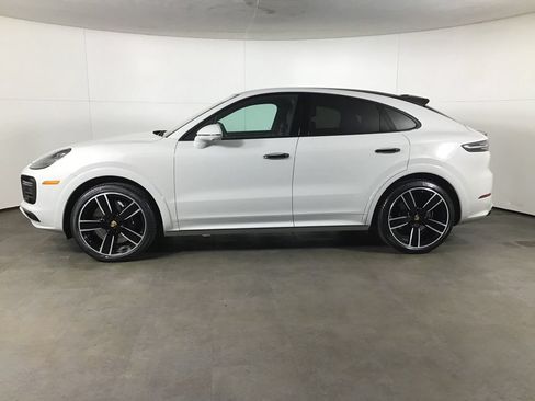 Used 2023 Porsche Cayenne Turbo AWD/4WD image 2