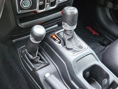 Used 2021 Jeep Wrangler Unlimited Sahara AWD/4WD image 12