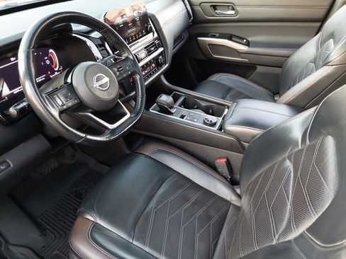 Used 2022 Nissan Pathfinder Platinum w/ Lighting Package (N92) image 9