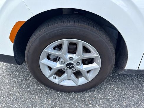 Used 2025 Kia Soul LX w/ LX Technology Package FWD image 12
