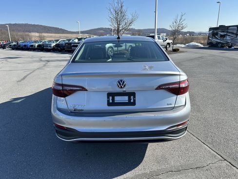 Used 2023 Volkswagen Jetta SE image 6