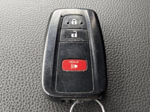 Used 2021 Toyota RAV4 XLE FWD image 34