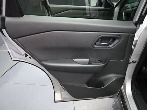 Used 2024 Nissan Rogue S FWD image 13