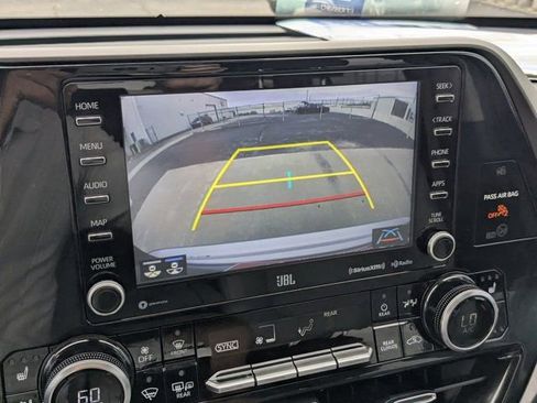 Used 2022 Toyota Highlander Limited FWD image 21