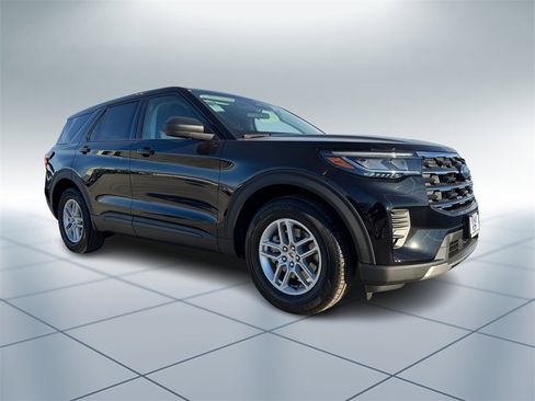 New 2026 Ford Explorer Active image 2