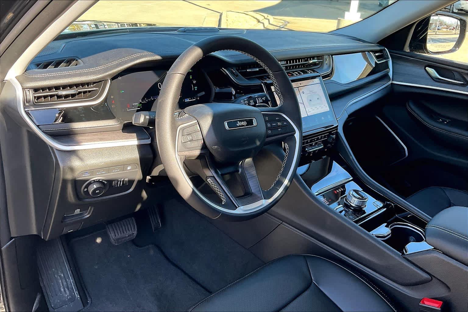 Used 2023 Jeep Grand Cherokee 4WD 4xe w/ Luxury Tech Group II image 8