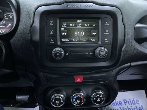 Used 2017 Jeep Renegade Latitude AWD/4WD image 22