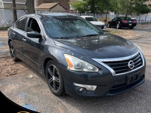 Used 2015 Nissan Altima 2.5 SV FWD image 1