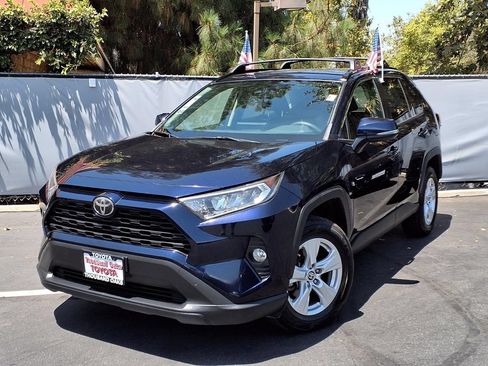 Certified 2020 Toyota RAV4 XLE w/ Carpet Mat Package FWD image 31
