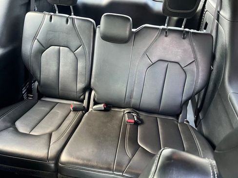 Used 2025 Chrysler Pacifica Select FWD image 17