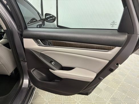 Used 2018 Honda Accord EX-L image 18
