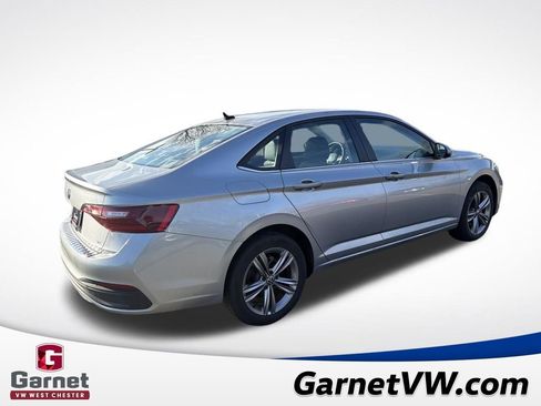 Certified 2023 Volkswagen Jetta SE image 5