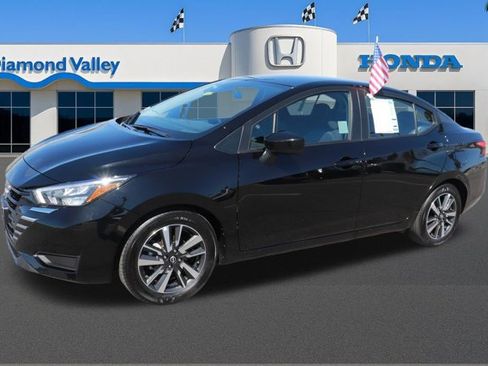 Used 2025 Nissan Versa SV image 3