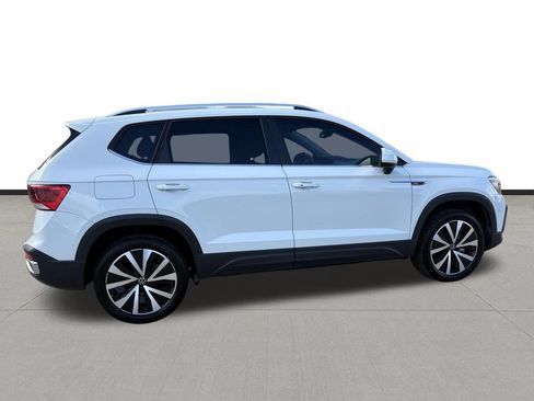Used 2024 Volkswagen Taos SE FWD image 6