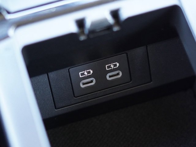 Used 2025 Toyota Prius LE FWD image 32