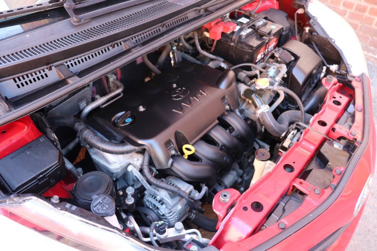 Used 2014 Toyota Yaris L FWD image 14