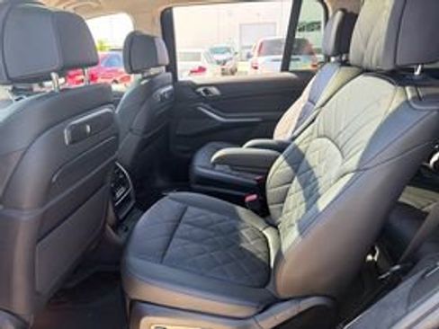 Used 2023 BMW X7 xDrive40i w/ Premium Package image 4