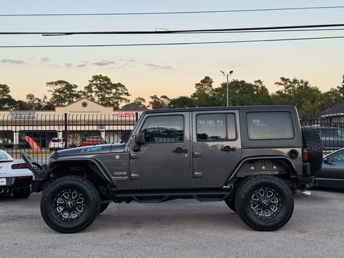 Used 2017 Jeep Wrangler Unlimited Sport w/ Connectivity Group image 10