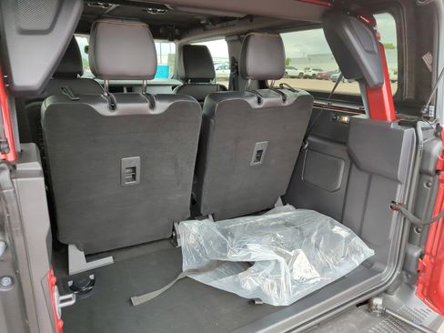 Used 2023 Ford Bronco Badlands image 17