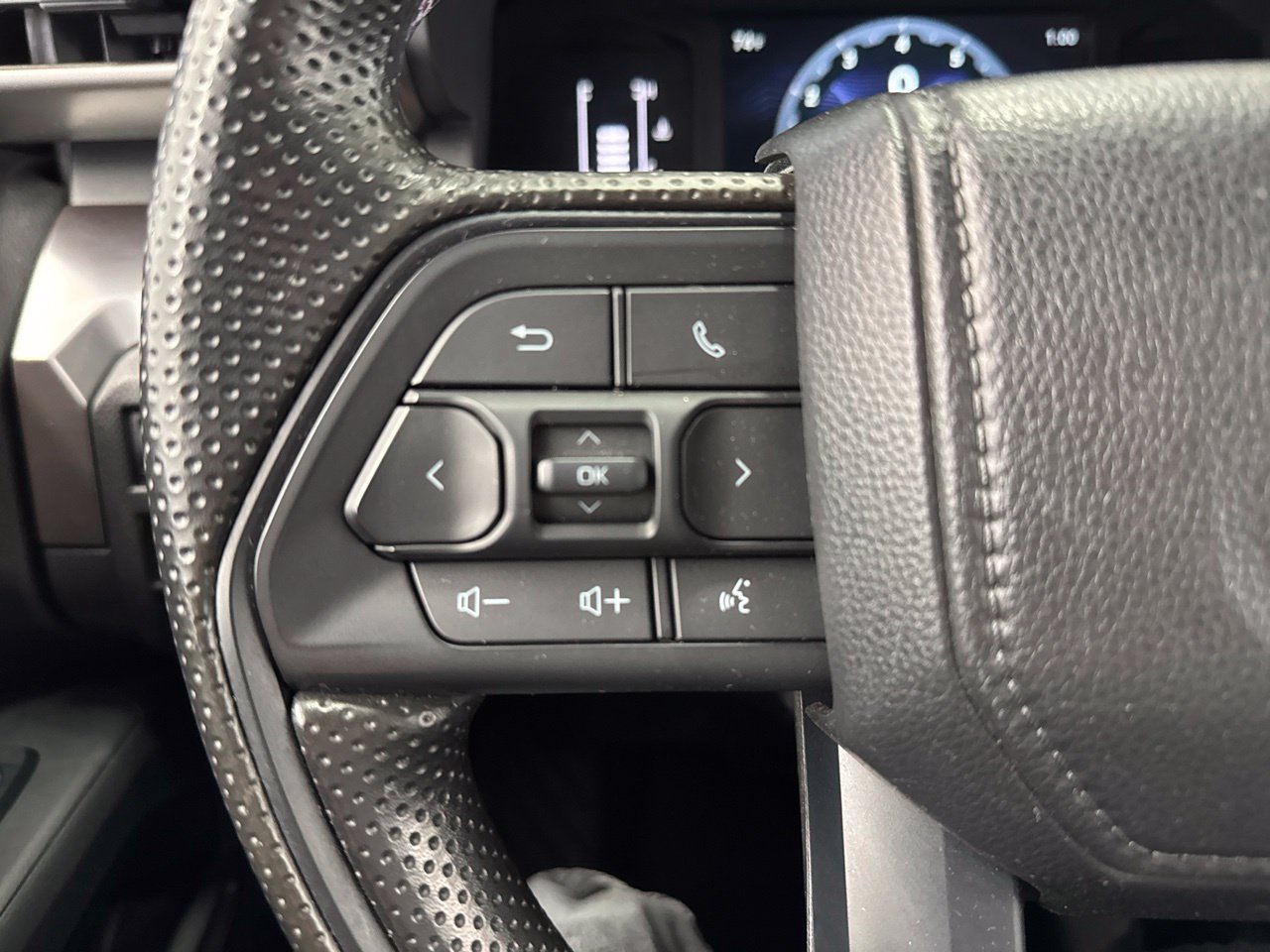 Used 2024 Toyota Tacoma SR5 AWD/4WD image 18