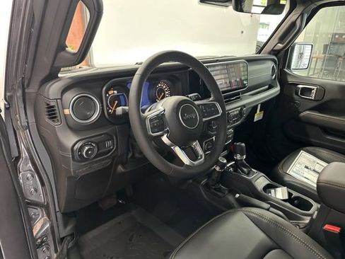 New 2025 Jeep Wrangler Unlimited Sahara AWD/4WD image 27