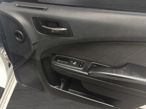 Used 2019 Dodge Charger SXT RWD image 18