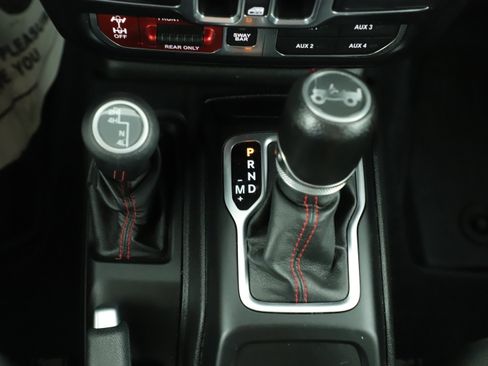 Used 2018 Jeep Wrangler Unlimited Rubicon image 22