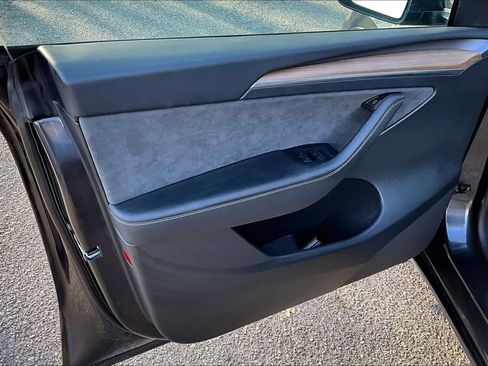 Used 2024 Tesla Model Y Performance image 20